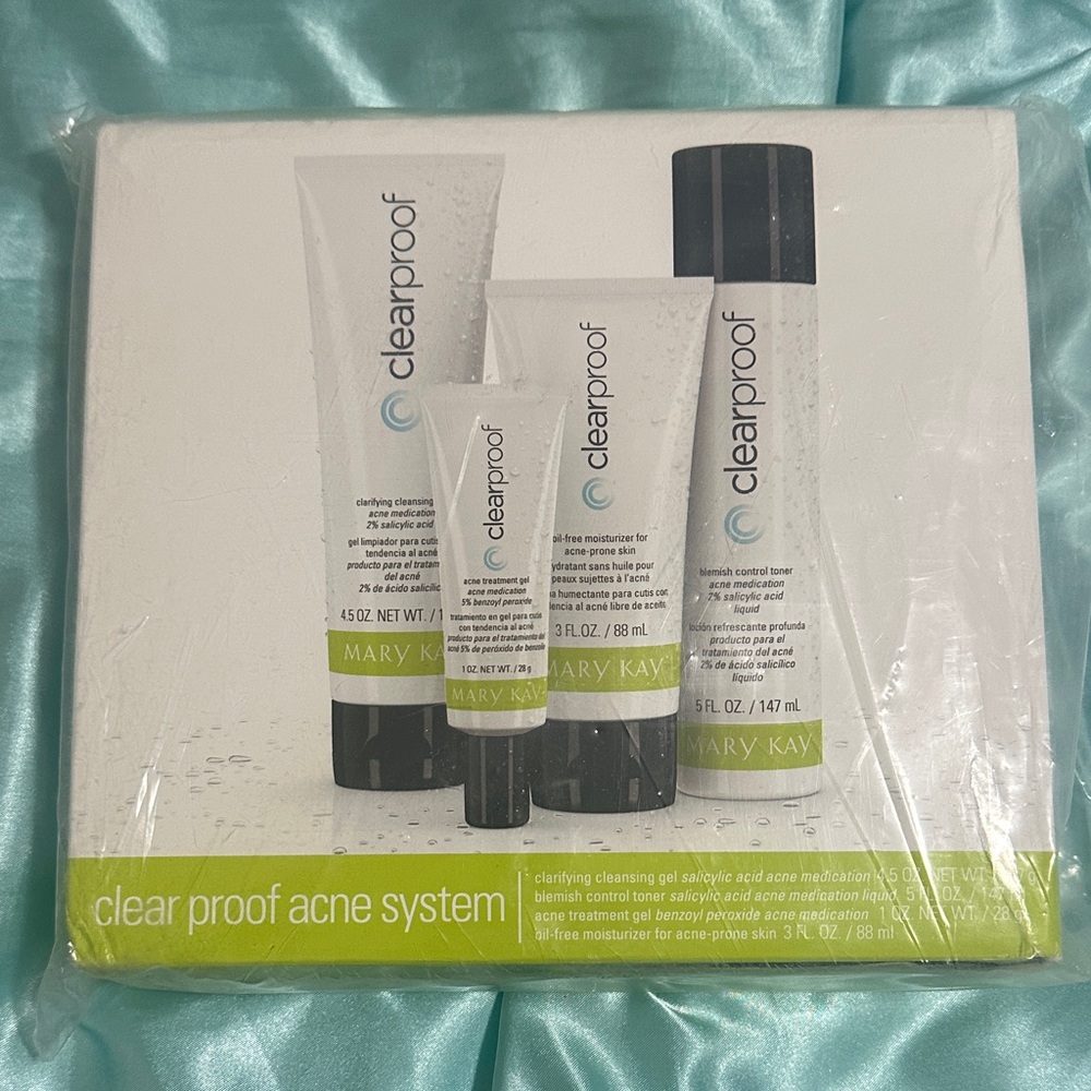 Mary Kay Clearproof Acne System - White, Black & Green Accents